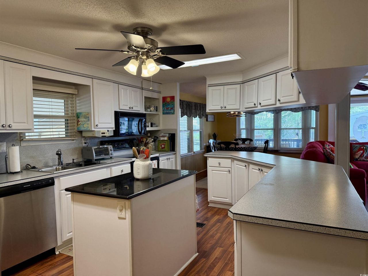 371 Meadowlark Dr. Photo 4