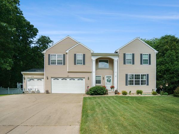 9354 Stratford Woods Trail, Kalamazoo, MI 49009