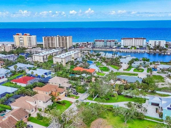 811 LAGUNA DRIVE, VENICE, FL 34285