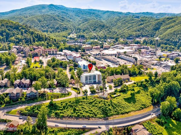 354 E Holly Ridge Rd, Gatlinburg, TN 37738