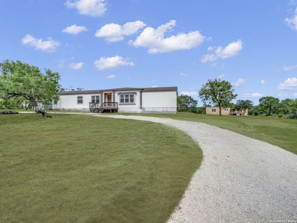 6 River Bluff Dr, Lytle, TX 78052