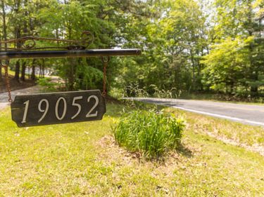 19052 Sam Sneah Highway , Warm Springs, VA 24484