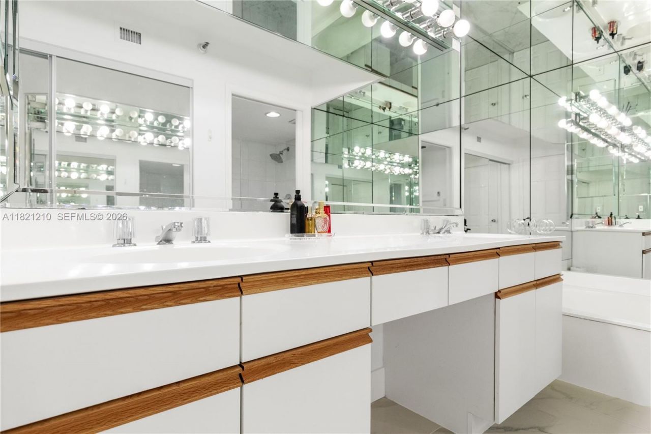 3530 Mystic Pointe Dr, Unit 2108, Aventura, FL 33180 Photo