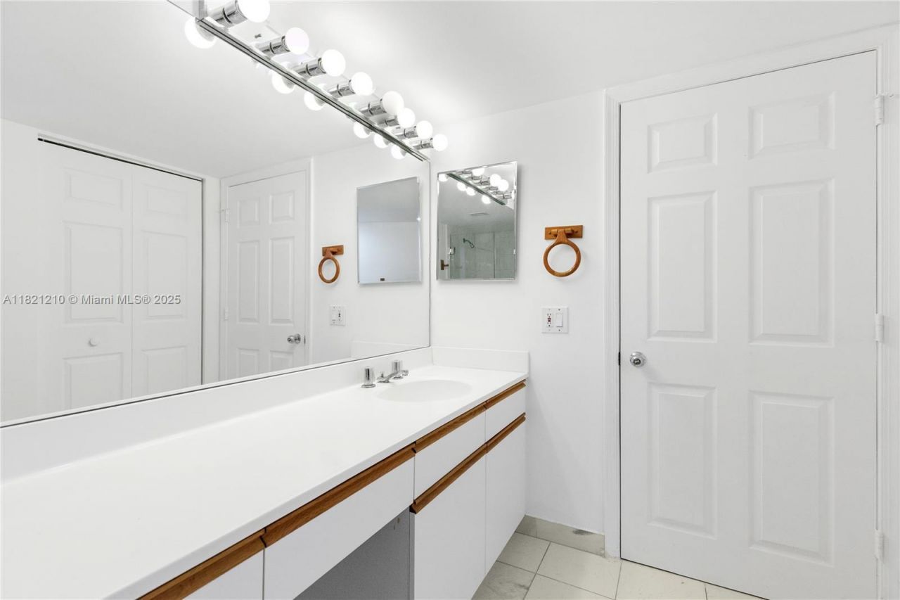 3530 Mystic Pointe Dr, Unit 2108, Aventura, FL 33180 Photo