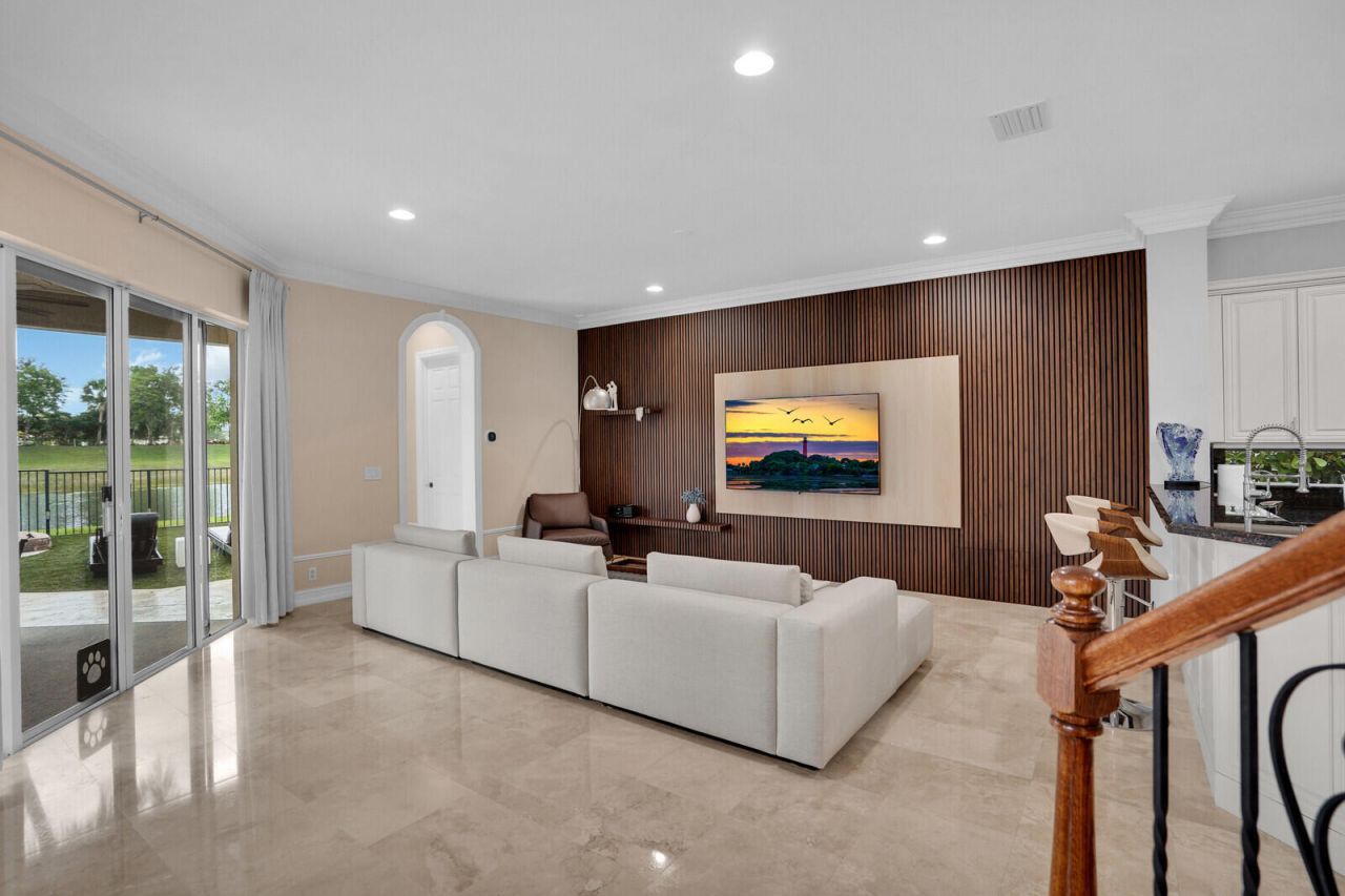 718 Edgebrook Lane, West Palm Beach, FL 33411 Photo