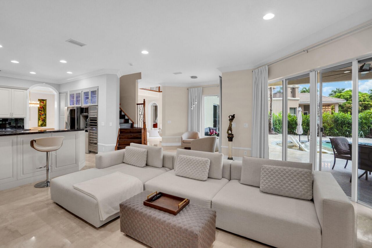 718 Edgebrook Lane, West Palm Beach, FL 33411 Photo