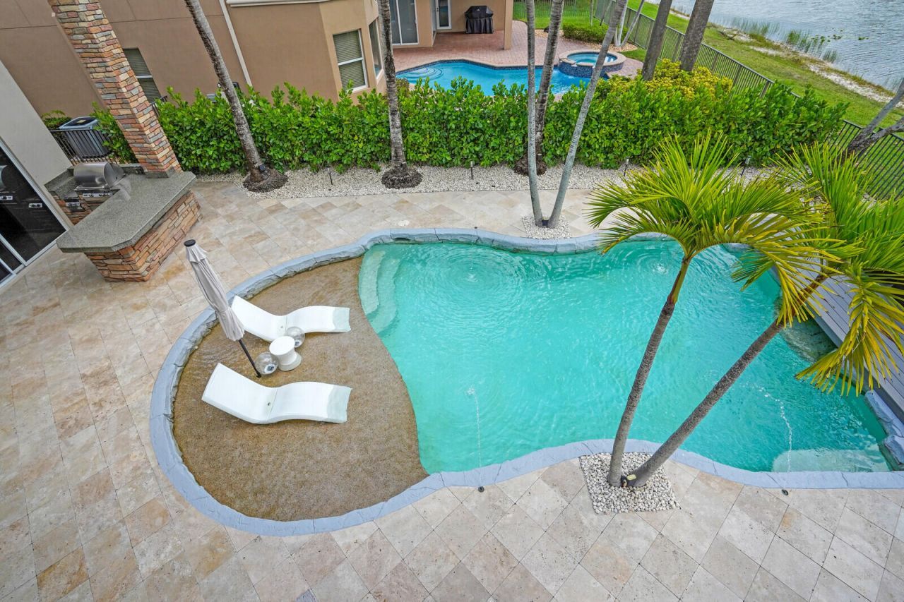 718 Edgebrook Lane, West Palm Beach, FL 33411 Photo
