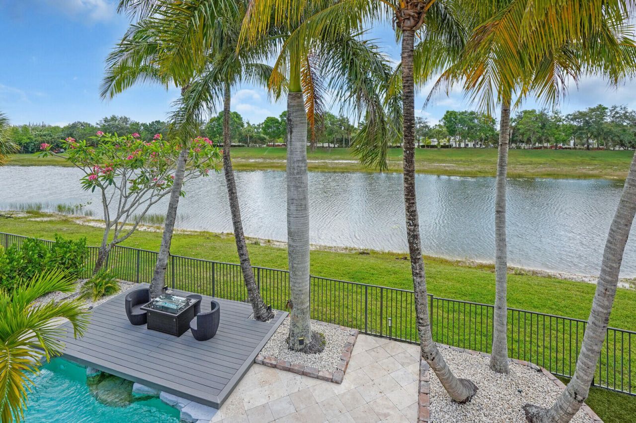 718 Edgebrook Lane, West Palm Beach, FL 33411 Photo