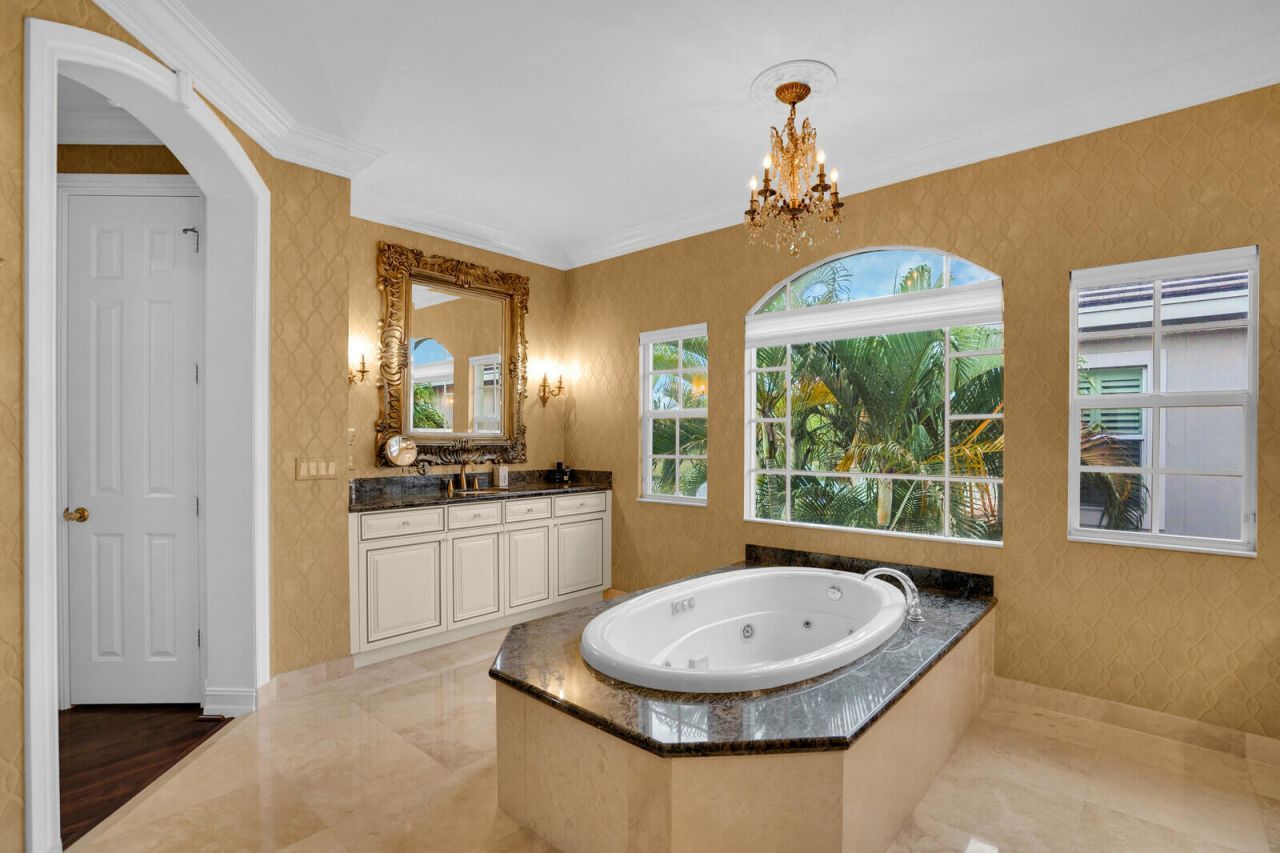718 Edgebrook Lane, West Palm Beach, FL 33411 Photo