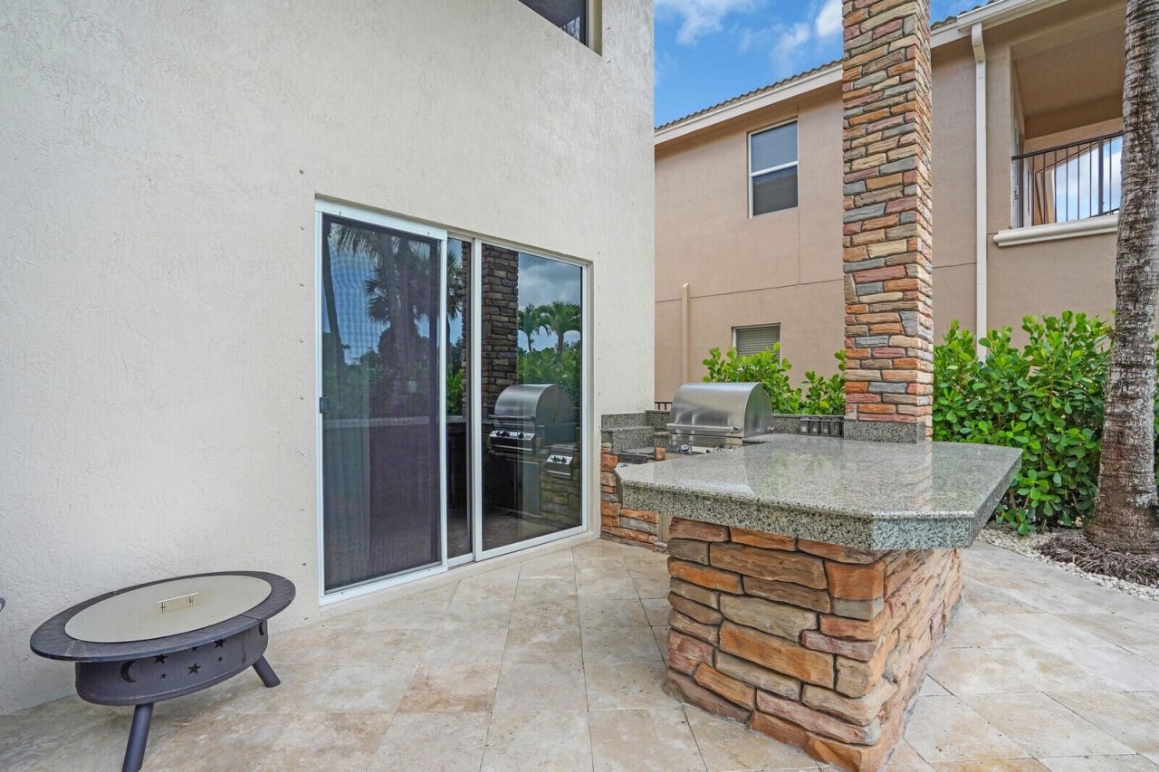 718 Edgebrook Lane, West Palm Beach, FL 33411 Photo