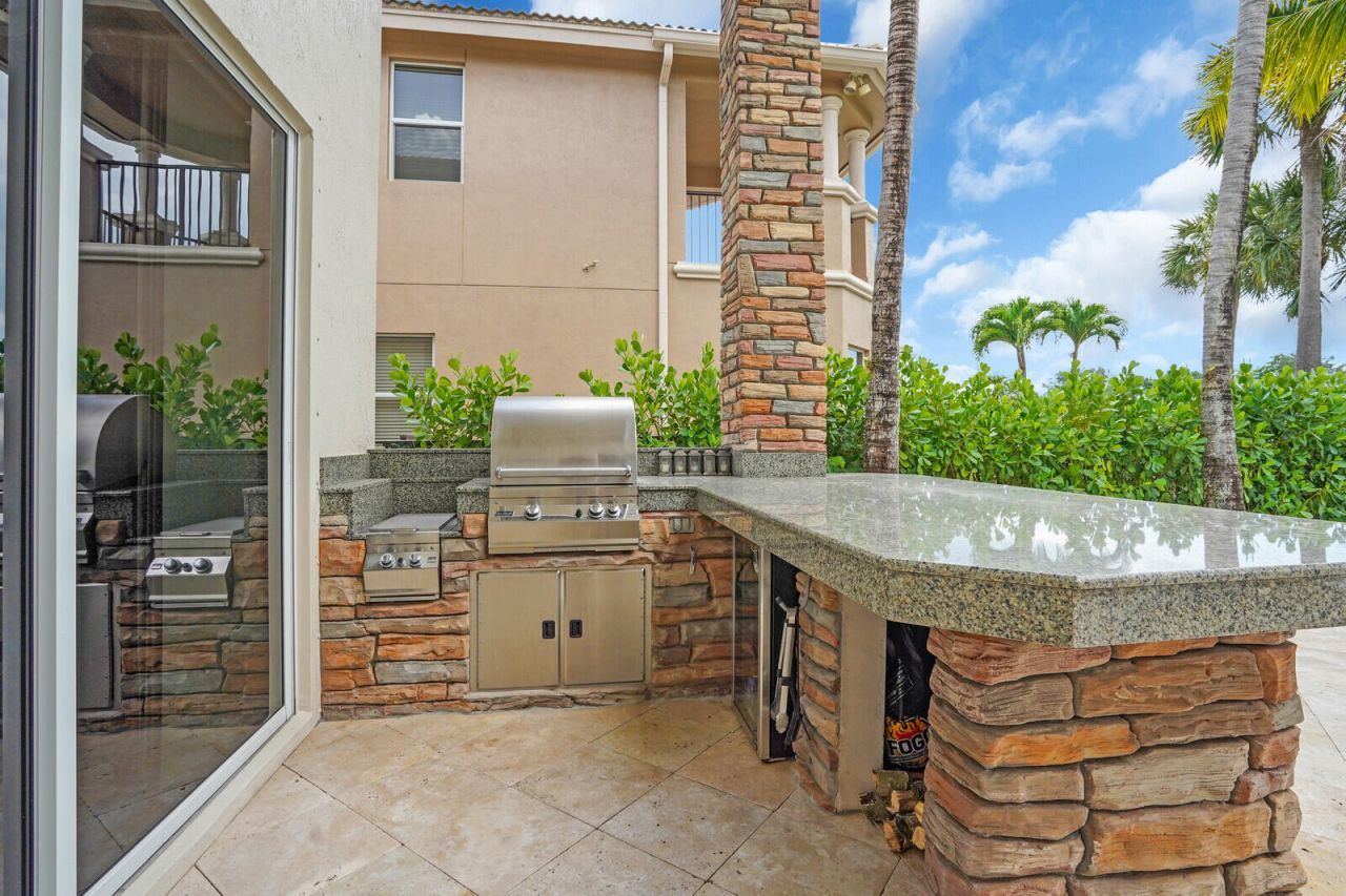 718 Edgebrook Lane, West Palm Beach, FL 33411 Photo