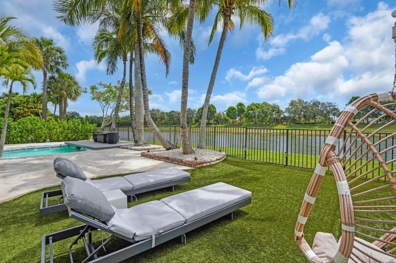 718 Edgebrook Lane, West Palm Beach, FL 33411 Photo