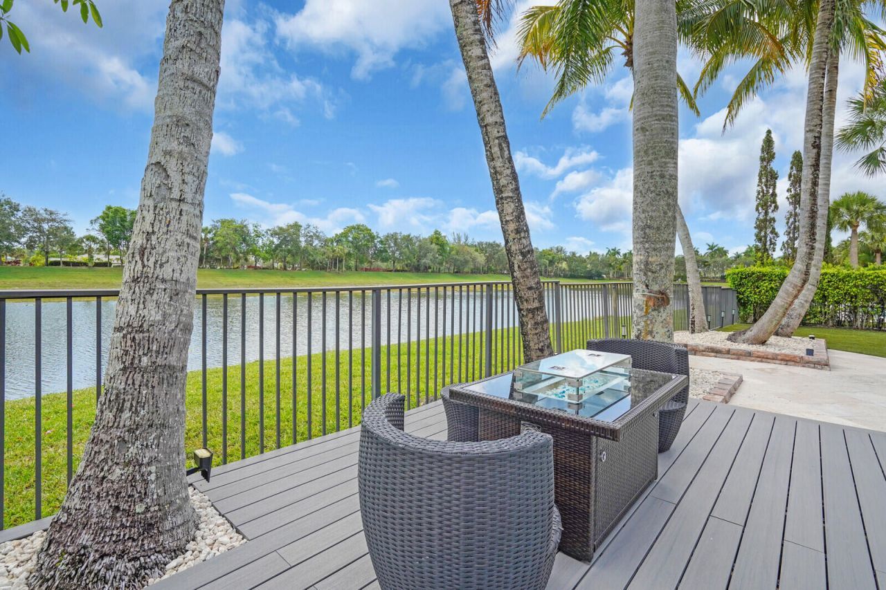 718 Edgebrook Lane, West Palm Beach, FL 33411 Photo