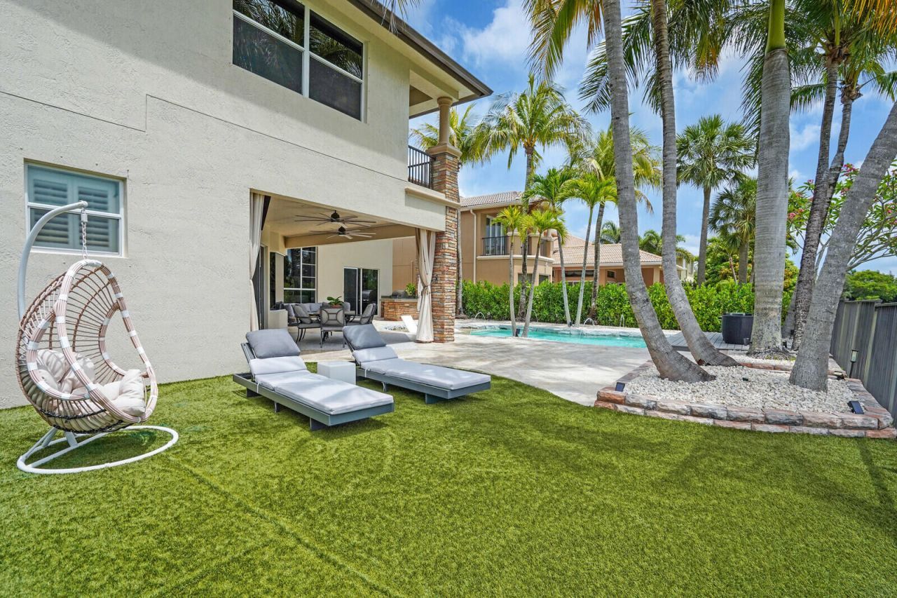 718 Edgebrook Lane, West Palm Beach, FL 33411 Photo