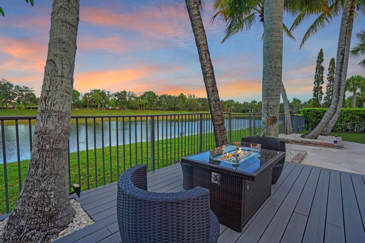 718 Edgebrook Lane, West Palm Beach, FL 33411 Photo