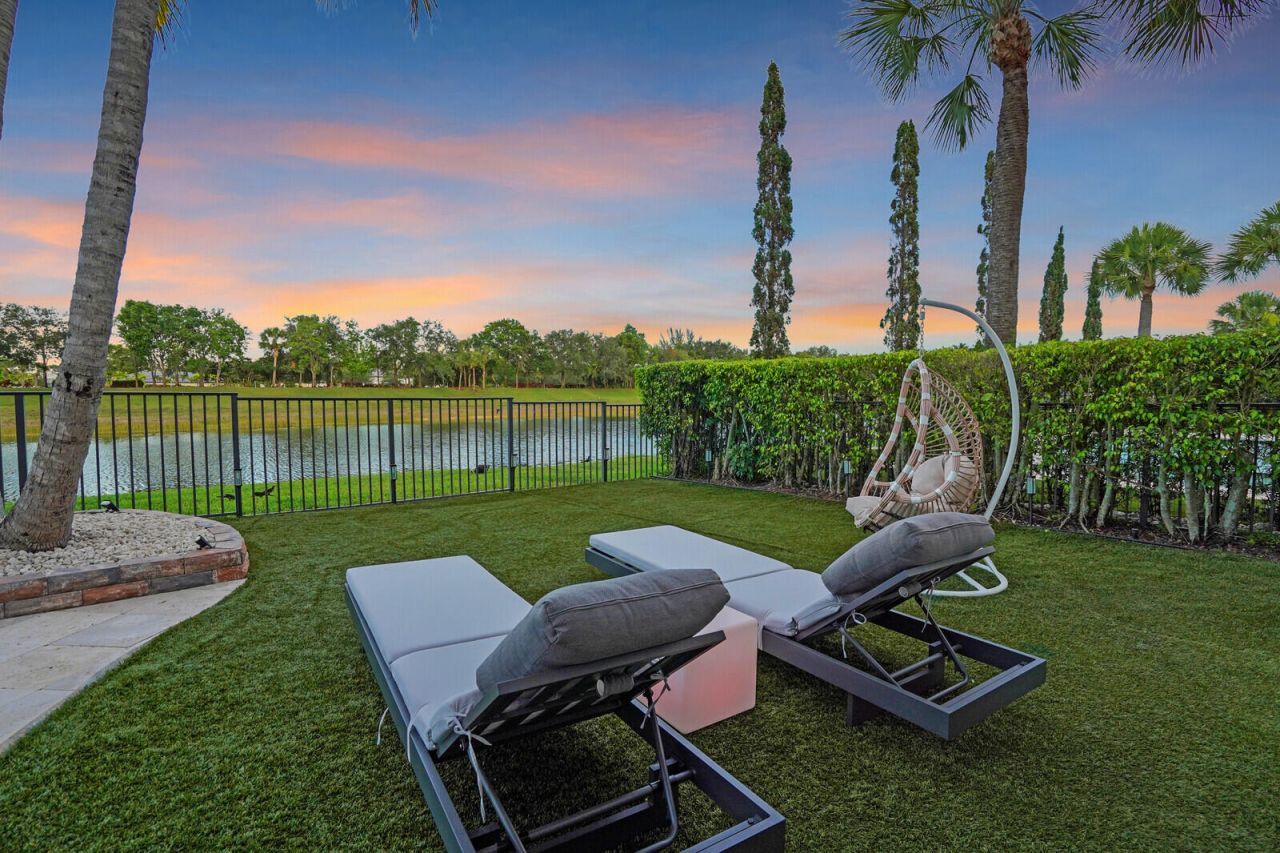 718 Edgebrook Lane, West Palm Beach, FL 33411 Photo