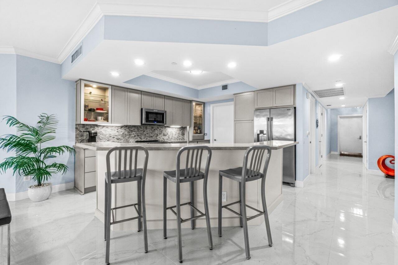 2650 Lake Shore Drive, Unit 406, Riviera Beach, FL 33404 Photo