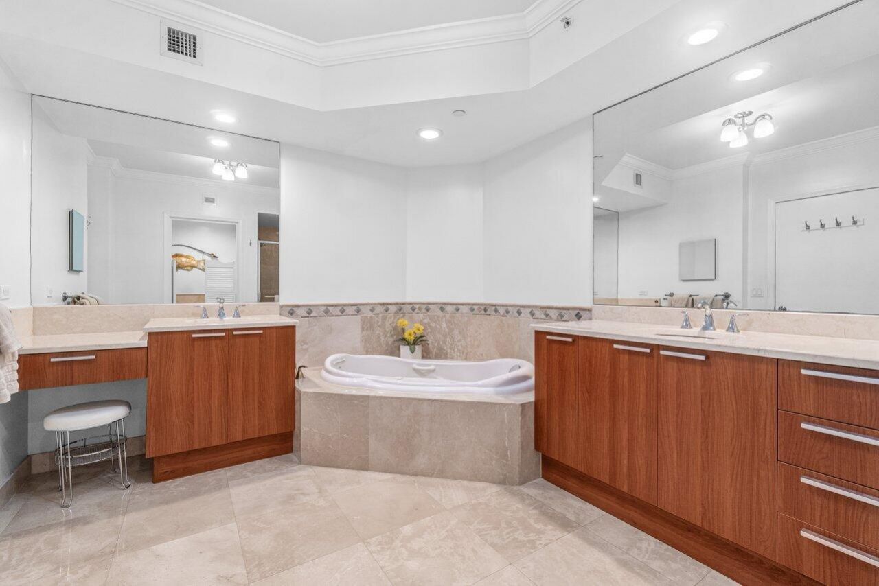 2650 Lake Shore Drive, Unit 406, Riviera Beach, FL 33404 Photo