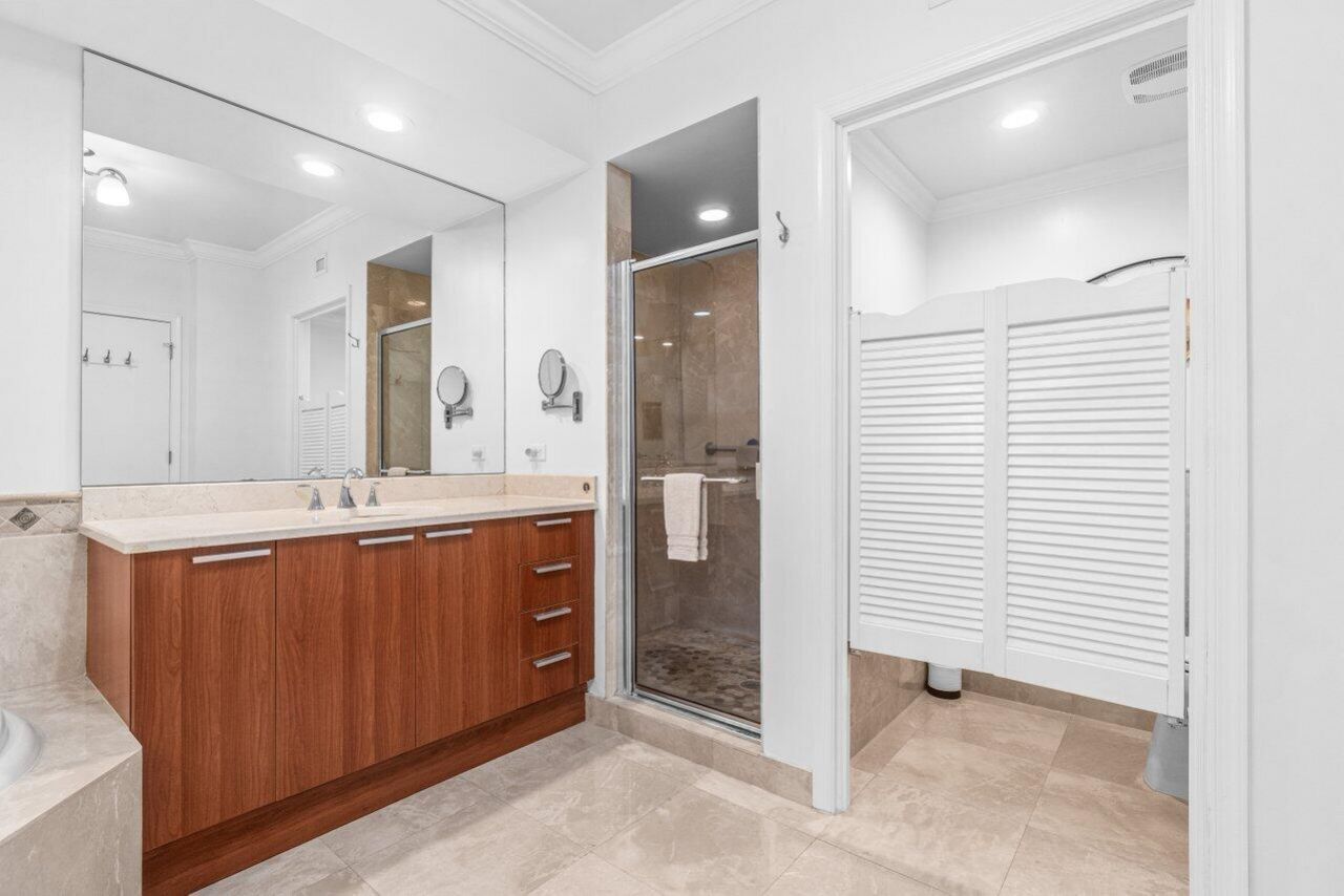 2650 Lake Shore Drive, Unit 406, Riviera Beach, FL 33404 Photo