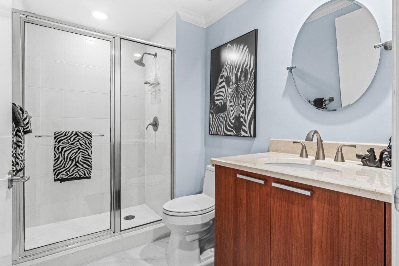 2650 Lake Shore Drive, Unit 406, Riviera Beach, FL 33404 Photo