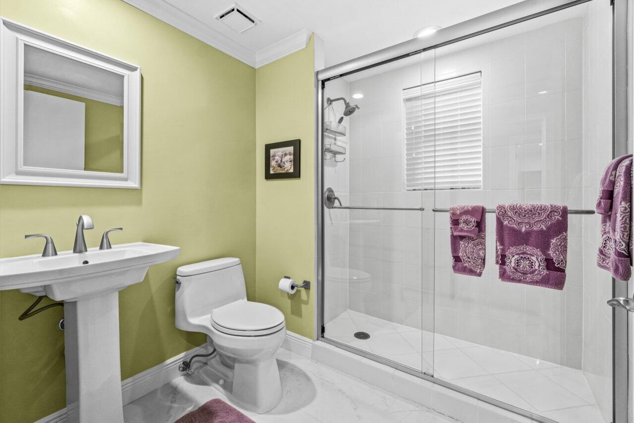 2650 Lake Shore Drive, Unit 406, Riviera Beach, FL 33404 Photo