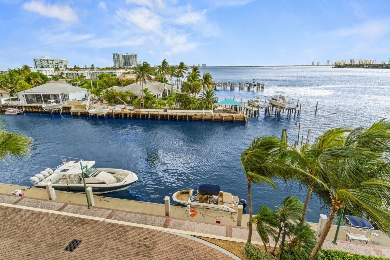 2650 Lake Shore Drive, Unit 406, Riviera Beach, FL 33404 Photo