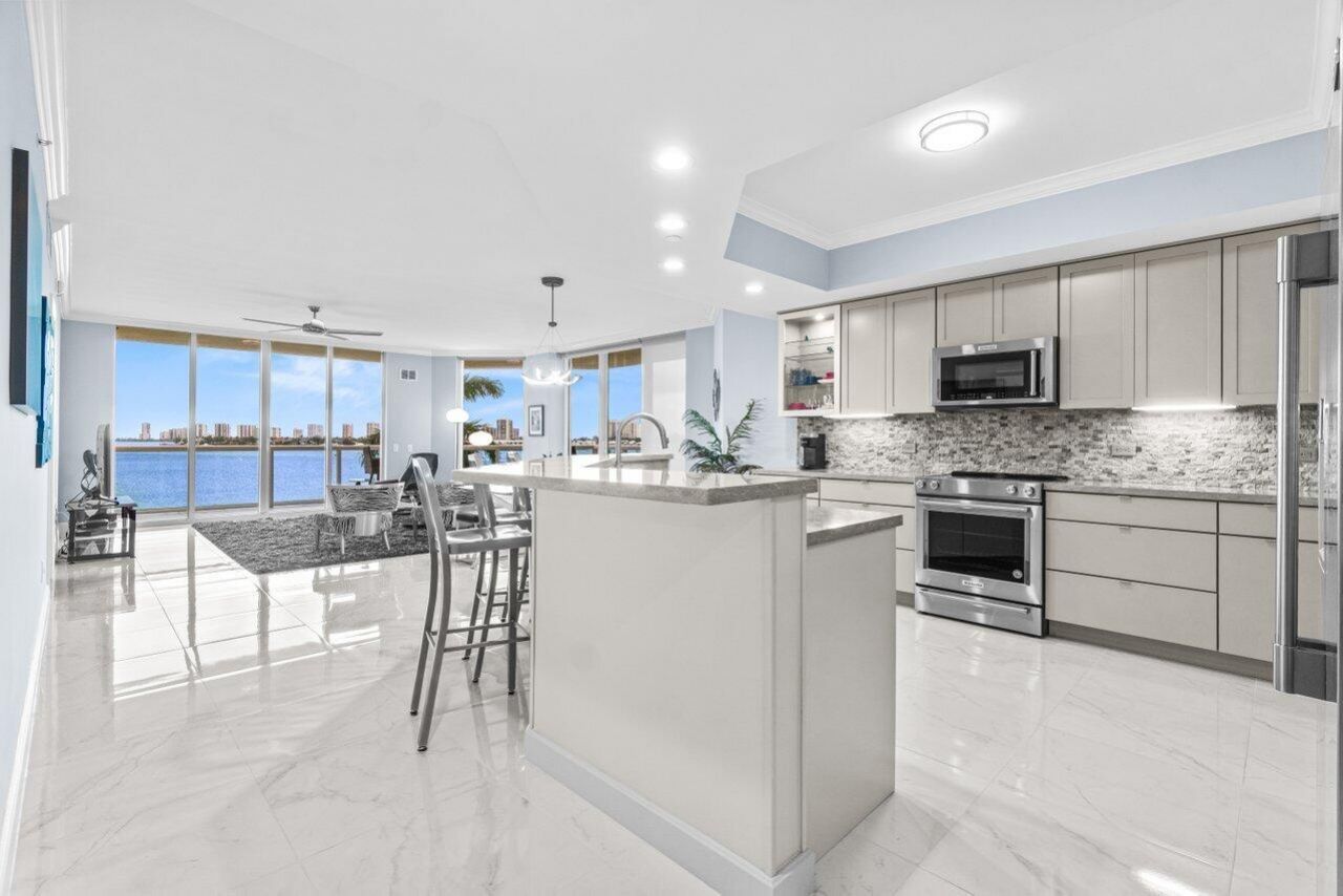 2650 Lake Shore Drive, Unit 406, Riviera Beach, FL 33404 Photo