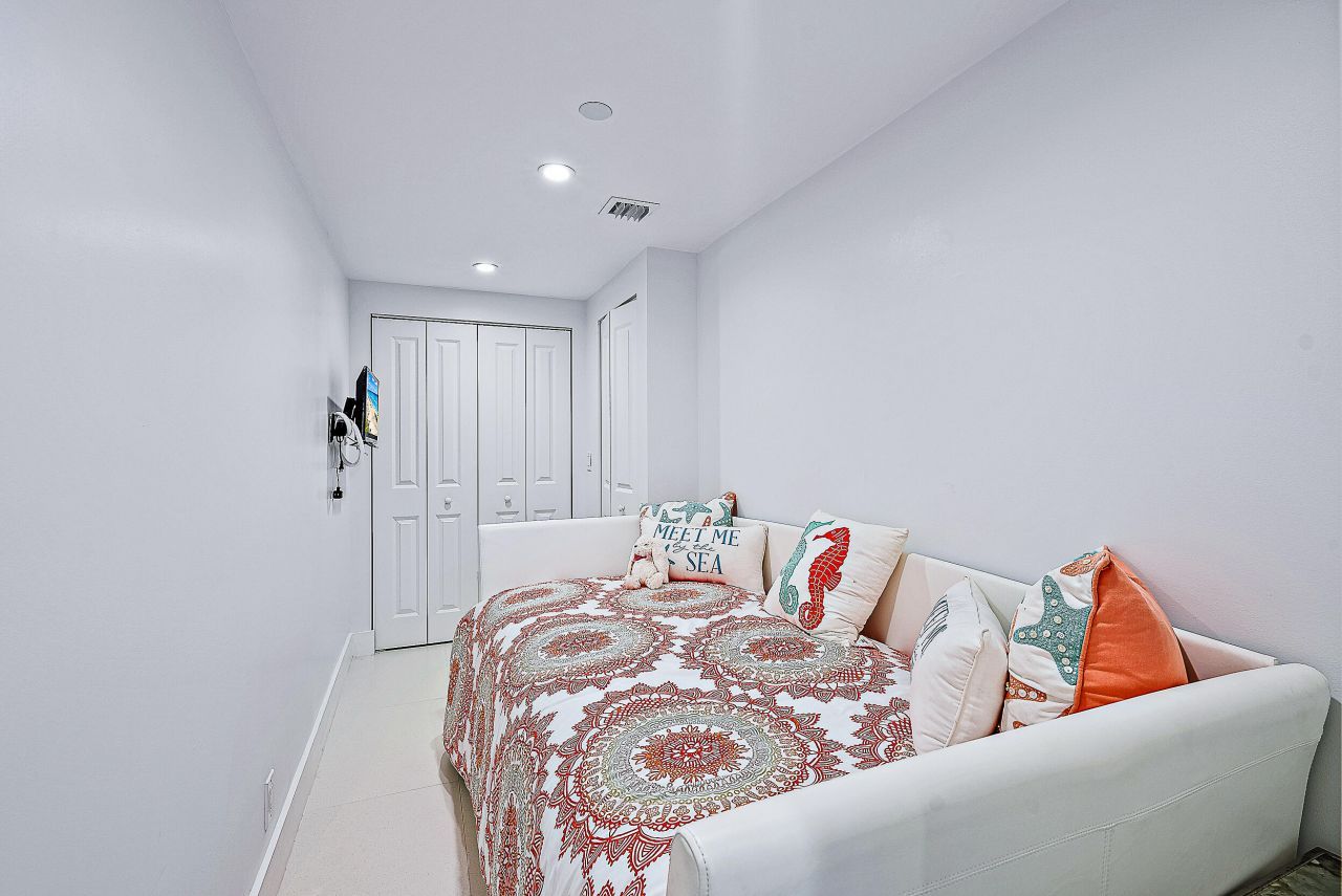 2100 S Ocean Boulevard S, Unit 206, Palm Beach, FL 33480 Photo