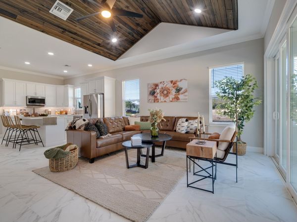 2005 Bridgepointe Circle, Unit 97, Vero Beach, FL 32967