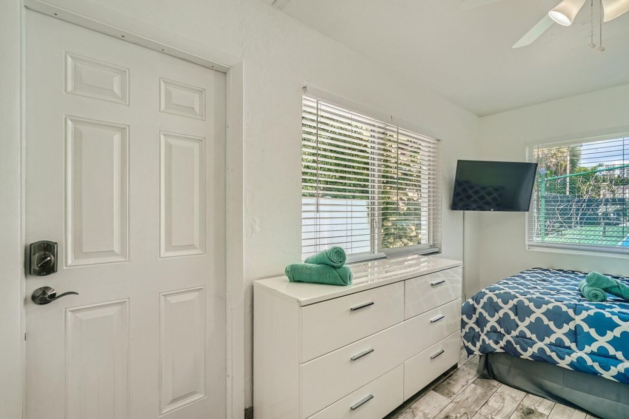 101 Tacoma Lane, Palm Beach Shores, FL 33404 Photo