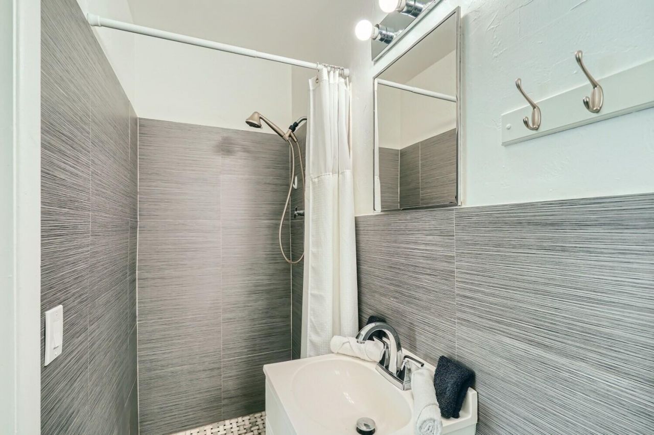 101 Tacoma Lane, Palm Beach Shores, FL 33404 Photo