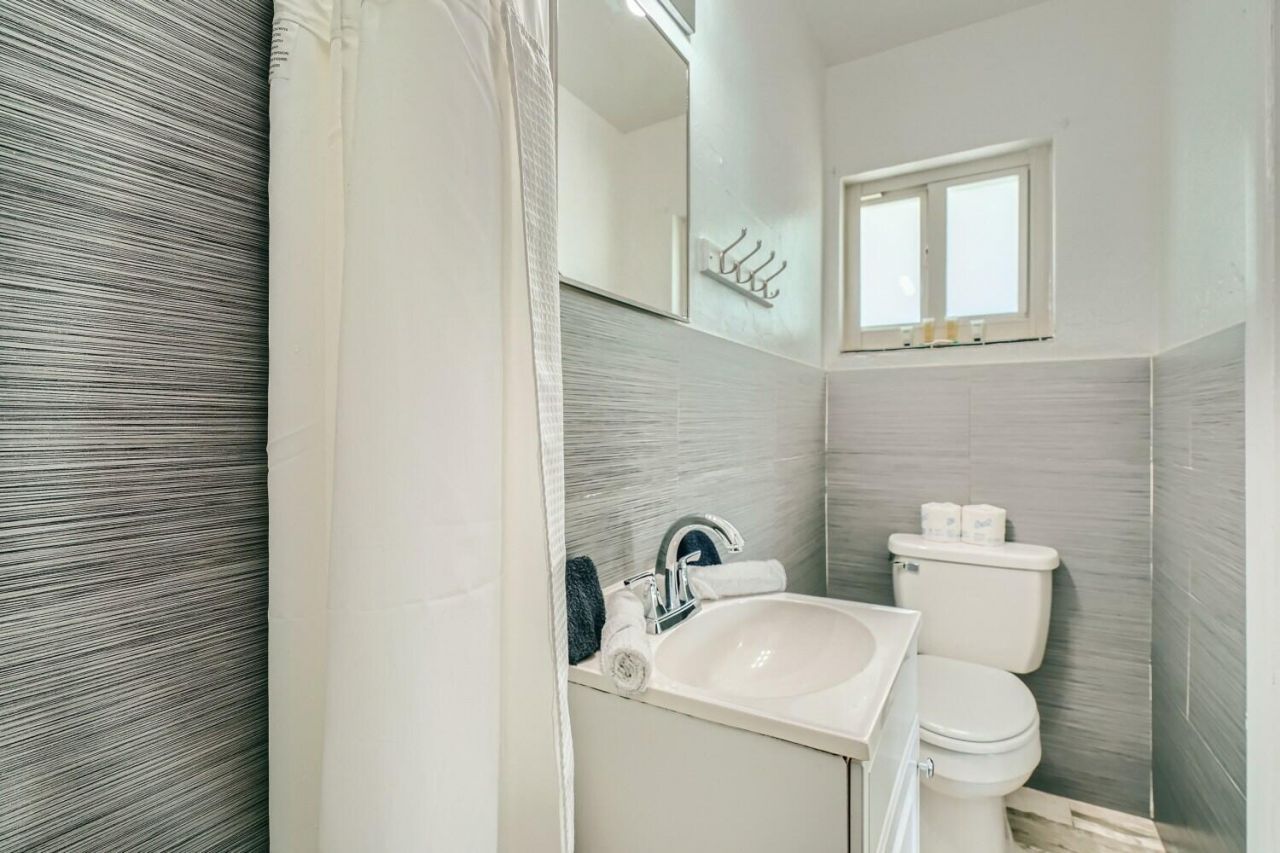 101 Tacoma Lane, Palm Beach Shores, FL 33404 Photo