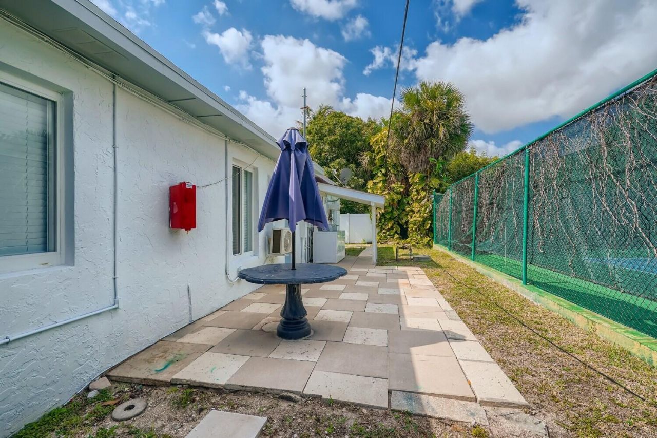 101 Tacoma Lane, Palm Beach Shores, FL 33404 Photo