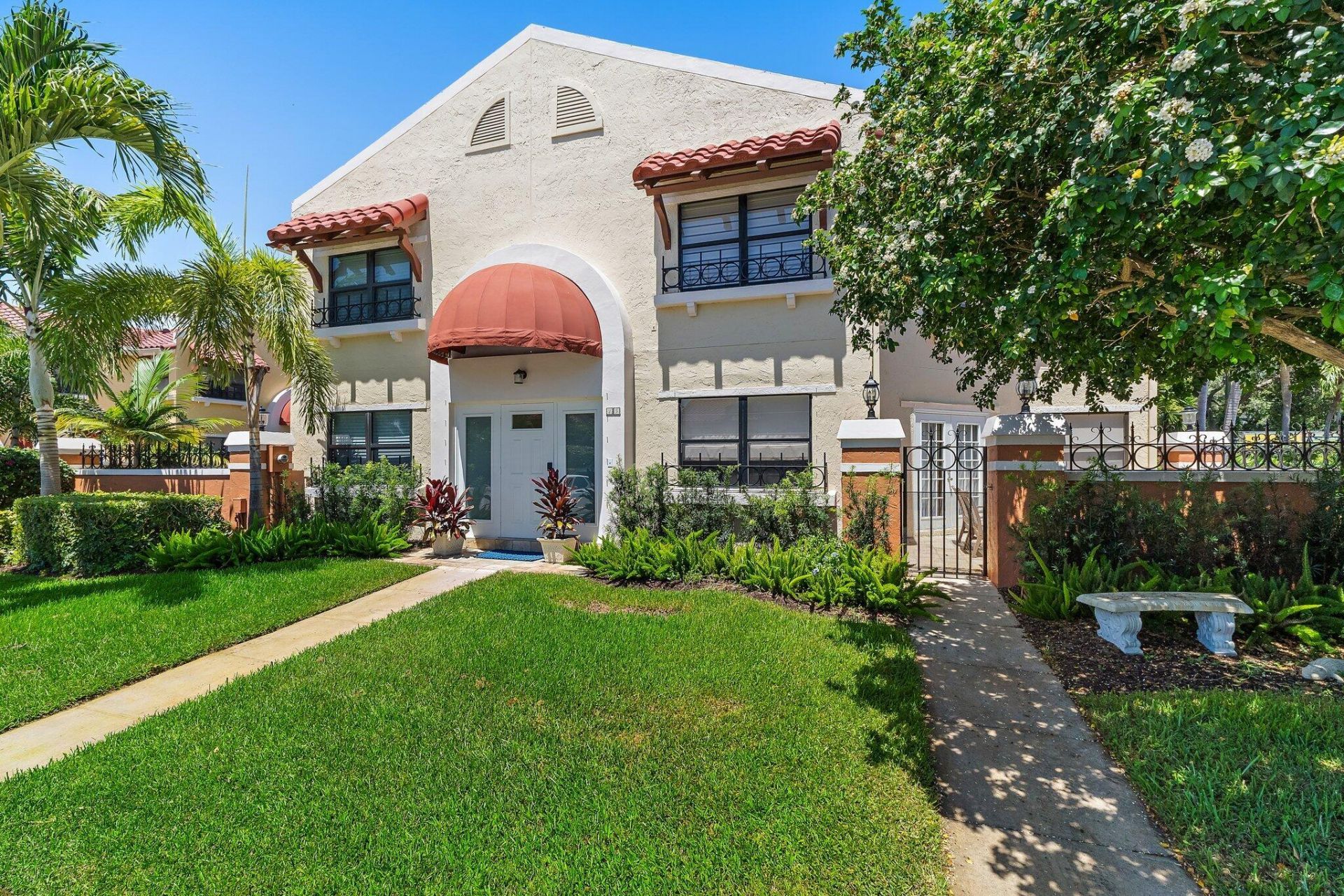 15 Uno Lago Drive, Unit 15, Juno Beach, FL 33408 Photo