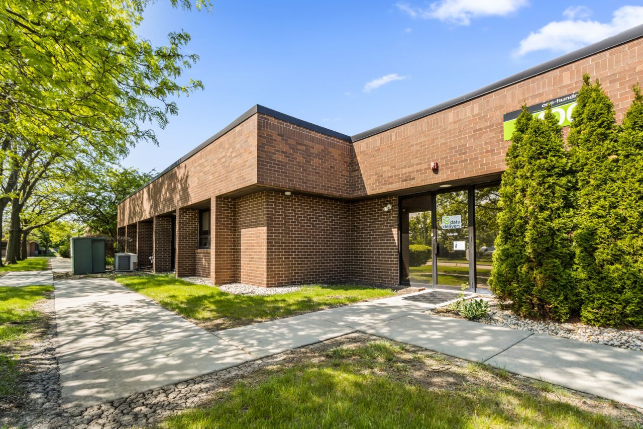 100 Hillcrest Boulevard, Schaumburg, IL 60195