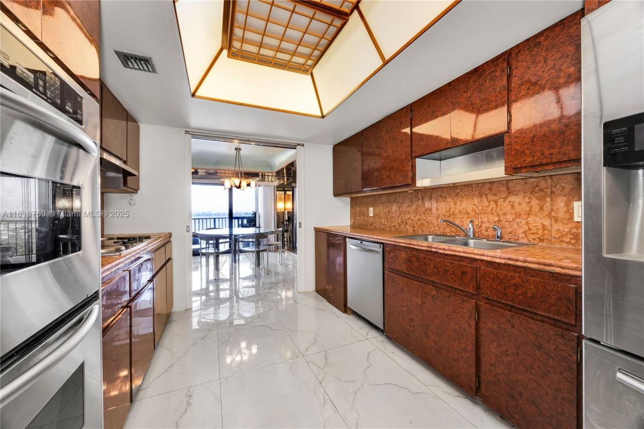 1800 NE 114th St, Unit 1103, Miami, FL 33181 Photo