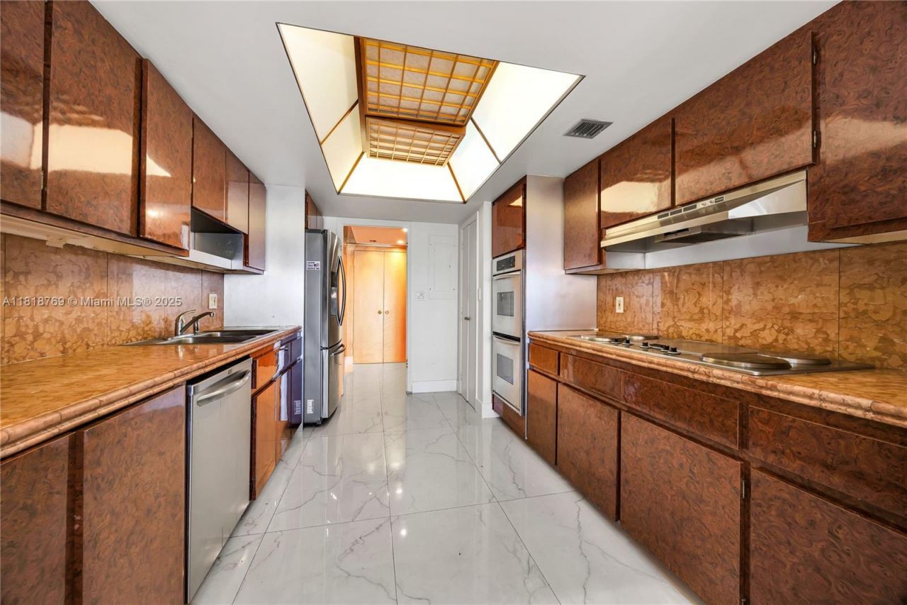 1800 NE 114th St, Unit 1103, Miami, FL 33181 Photo