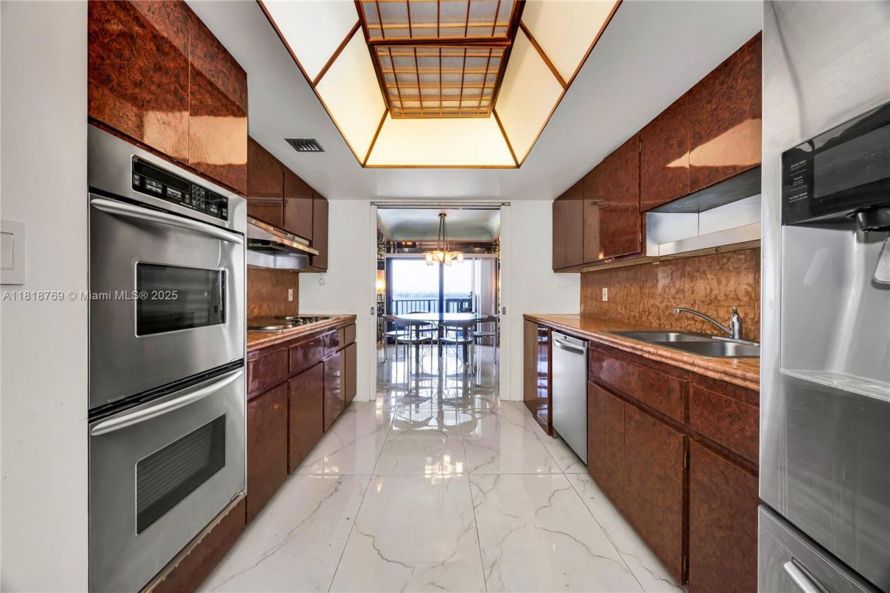 1800 NE 114th St, Unit 1103, Miami, FL 33181 Photo