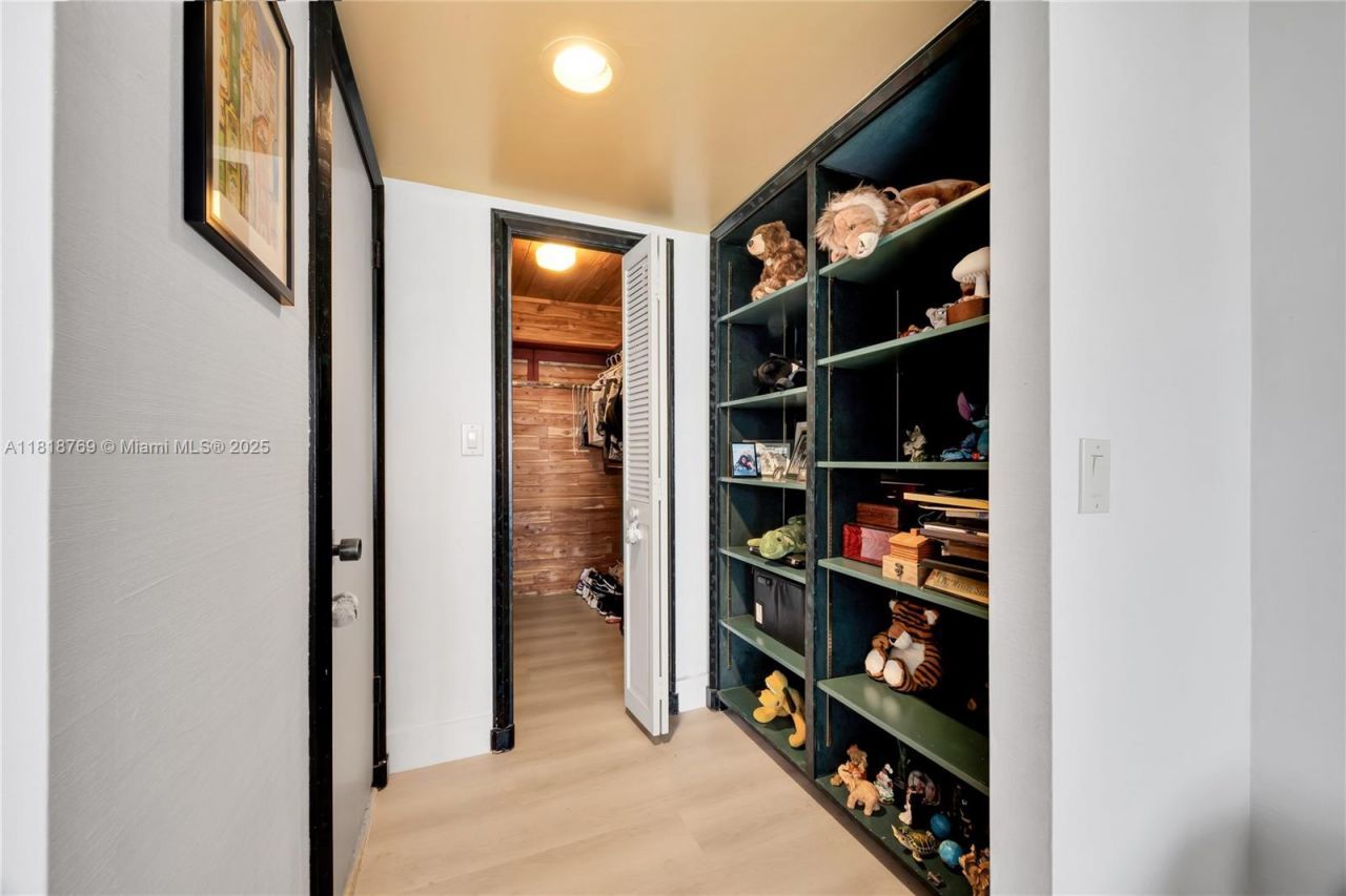 1800 NE 114th St, Unit 1103, Miami, FL 33181 Photo