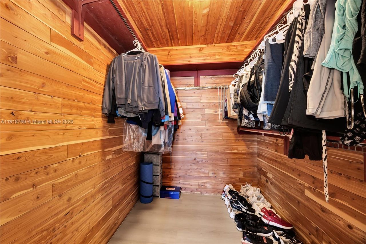 1800 NE 114th St, Unit 1103, Miami, FL 33181 Photo