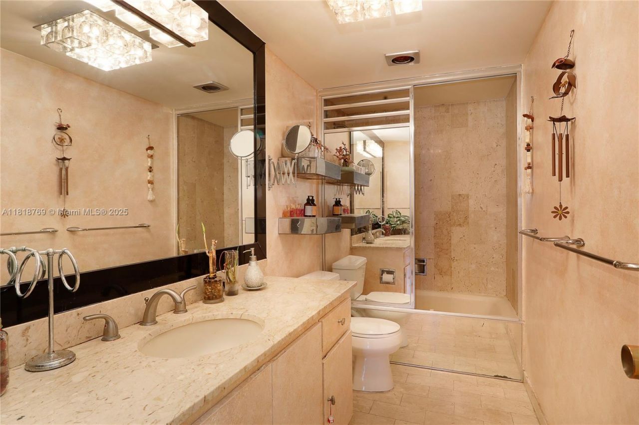 1800 NE 114th St, Unit 1103, Miami, FL 33181 Photo