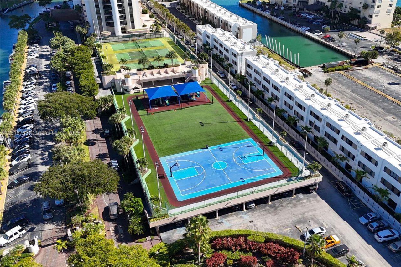 1800 NE 114th St, Unit 1103, Miami, FL 33181 Photo