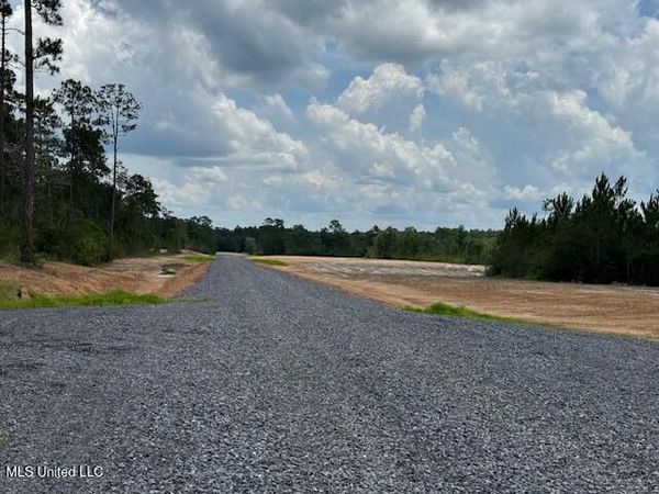 5100 Crawford Ln., Kiln, MS 39556