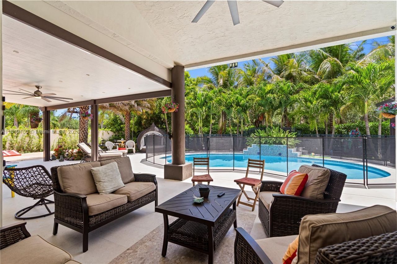 16601 SW 87th Ct, Palmetto Bay, FL 33157 Photo