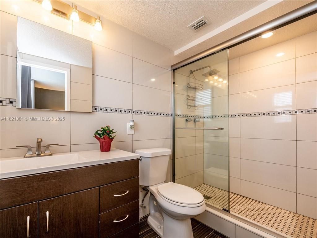 2860 Somerset Dr, Unit 210K, Lauderdale Lakes, FL 33311 Photo