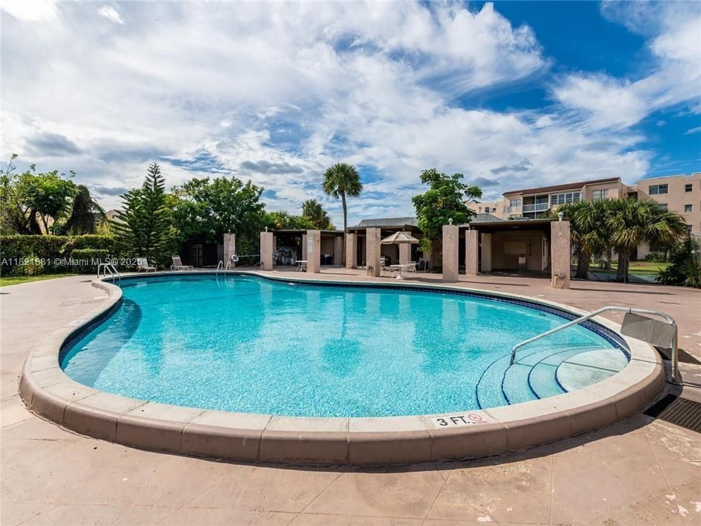 2860 Somerset Dr, Unit 210K, Lauderdale Lakes, FL 33311 Photo