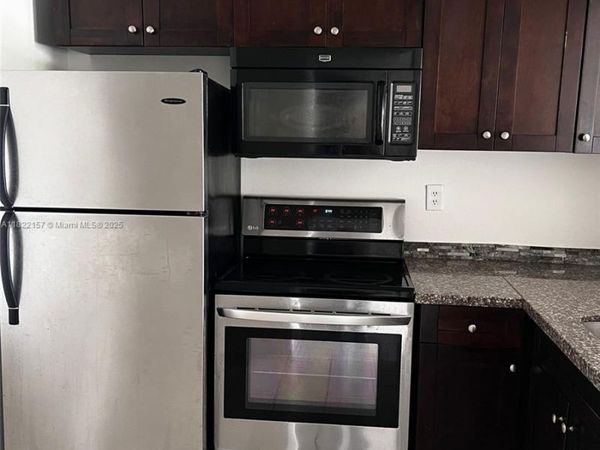 498 NW 165th St Rd, Unit D303, Miami, FL 33169