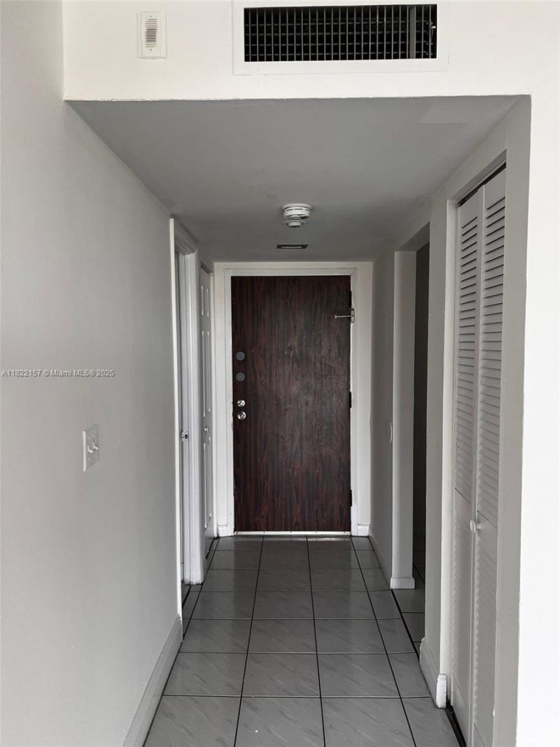 498 NW 165th St Rd, Unit D303, Miami, FL 33169 Photo