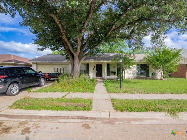 203 Yorkshire Lane, Victoria, TX 77904