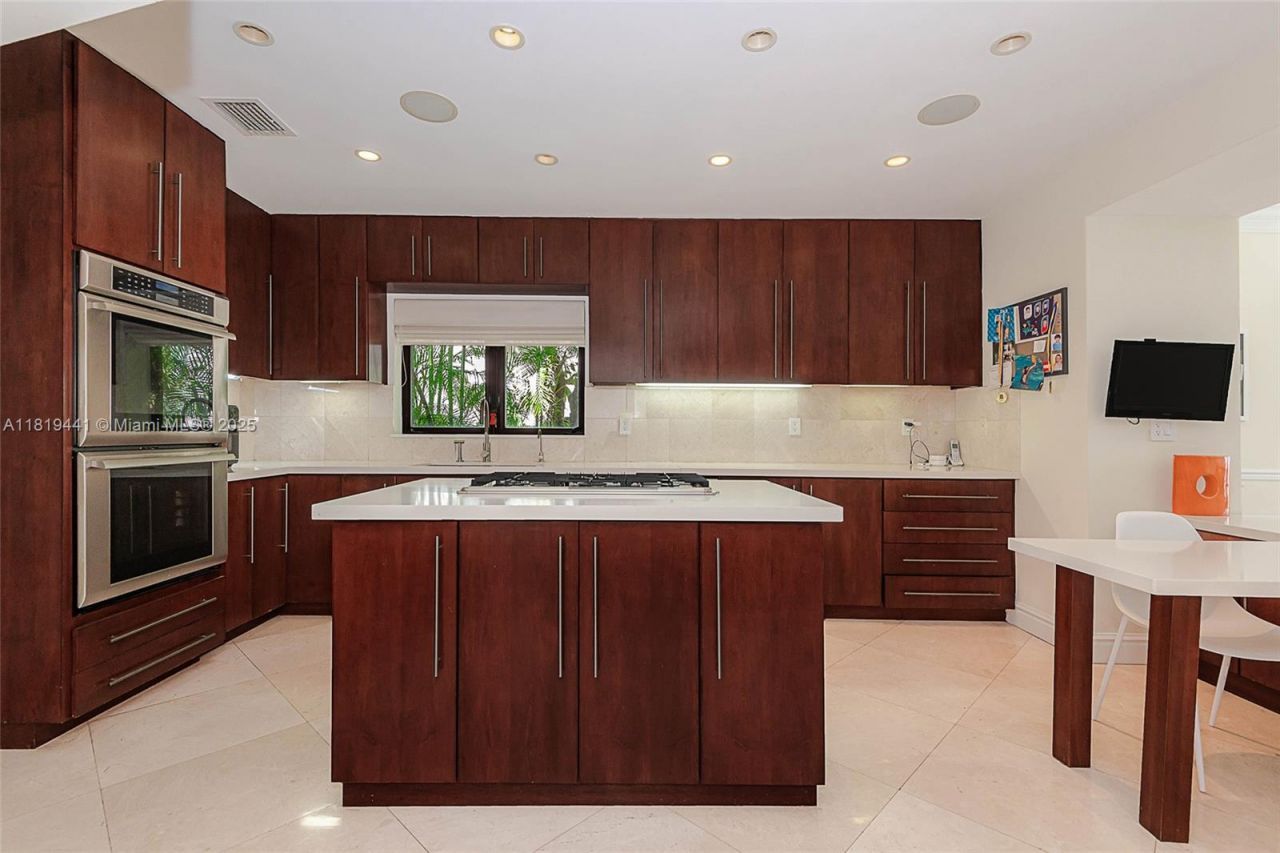 6535 Allison Rd, Miami Beach, FL 33141 Photo